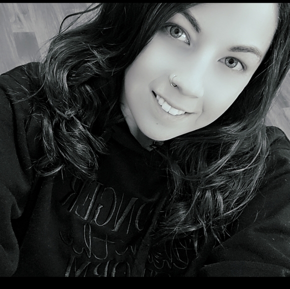 Meet your Posher, Jess - Picture 1 of 1